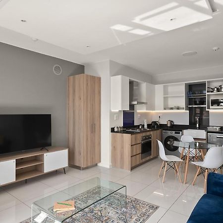 The Median Rosebank Luxury Apartment - Building With Generator Johannesburg Eksteriør billede