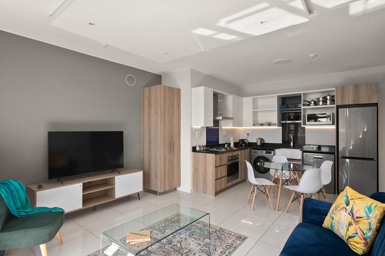 The Median Rosebank Luxury Apartment - Building With Generator Johannesburg Eksteriør billede
