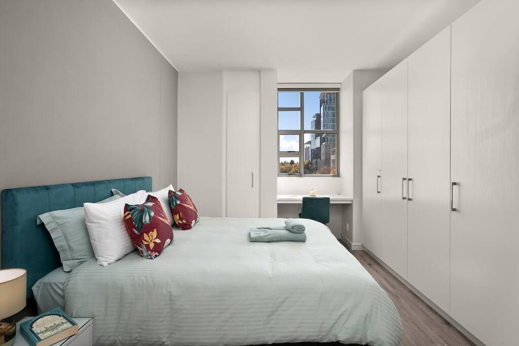 The Median Rosebank Luxury Apartment - Building With Generator Johannesburg Eksteriør billede