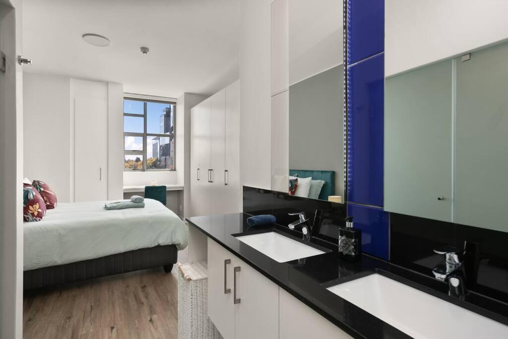 The Median Rosebank Luxury Apartment - Building With Generator Johannesburg Eksteriør billede