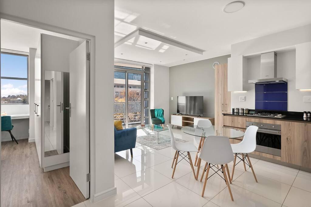 The Median Rosebank Luxury Apartment - Building With Generator Johannesburg Eksteriør billede