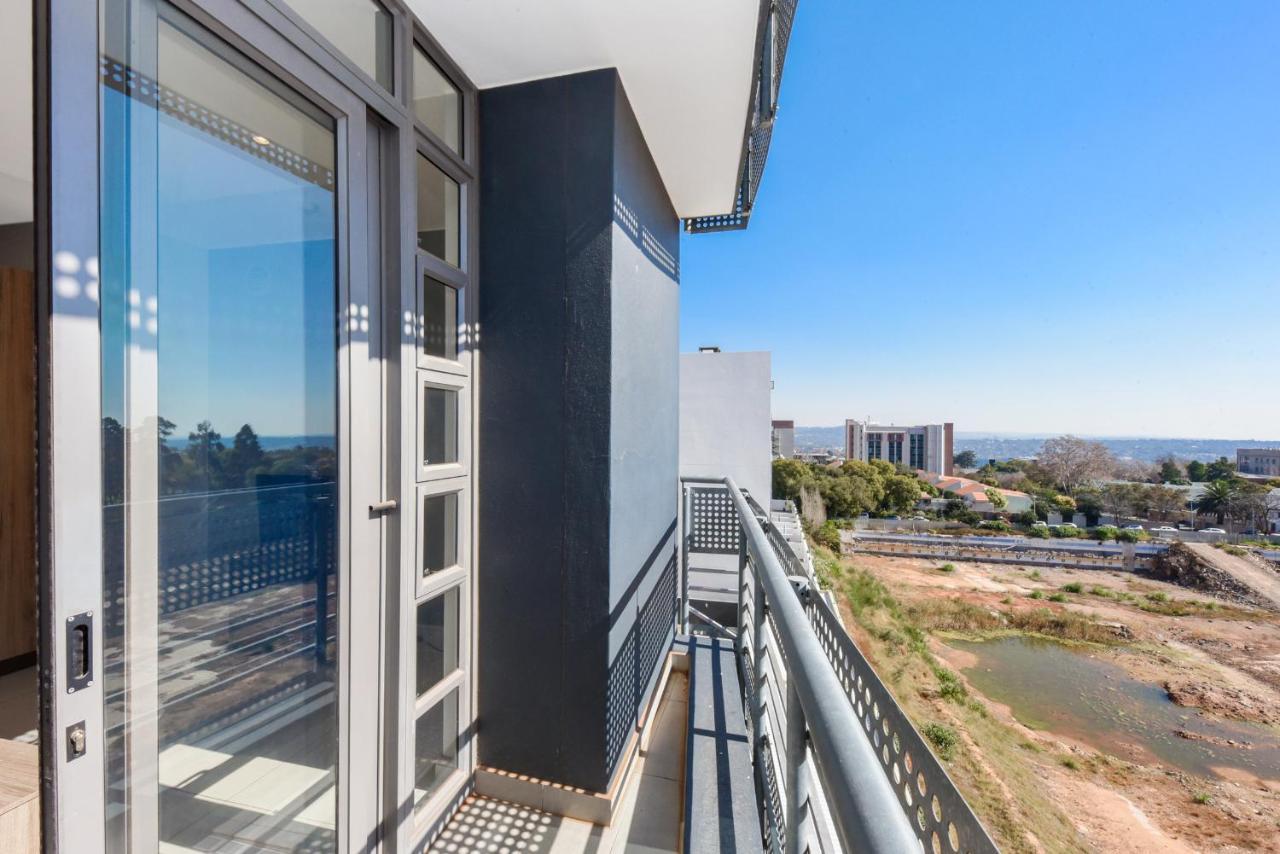 The Median Rosebank Luxury Apartment - Building With Generator Johannesburg Eksteriør billede