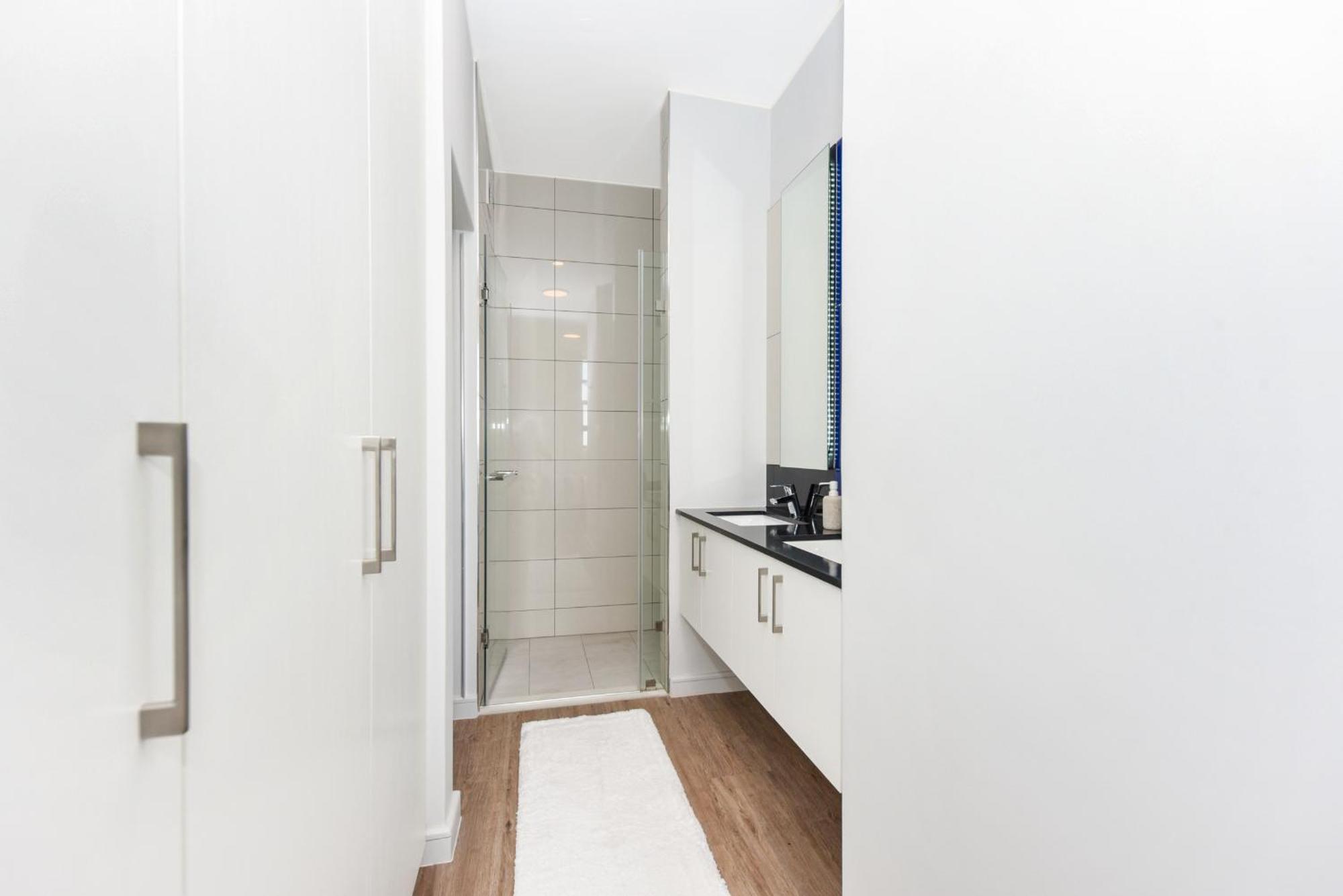 The Median Rosebank Luxury Apartment - Building With Generator Johannesburg Eksteriør billede