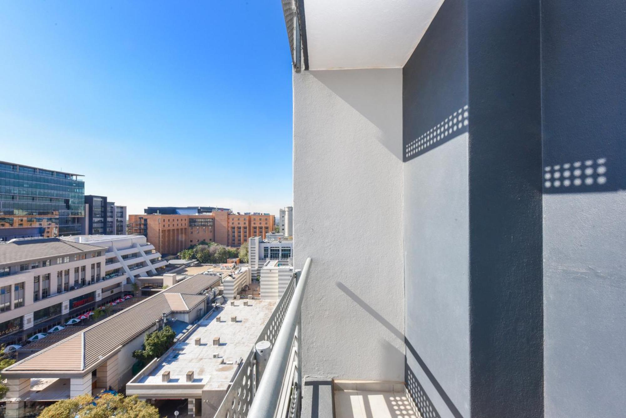 The Median Rosebank Luxury Apartment - Building With Generator Johannesburg Eksteriør billede