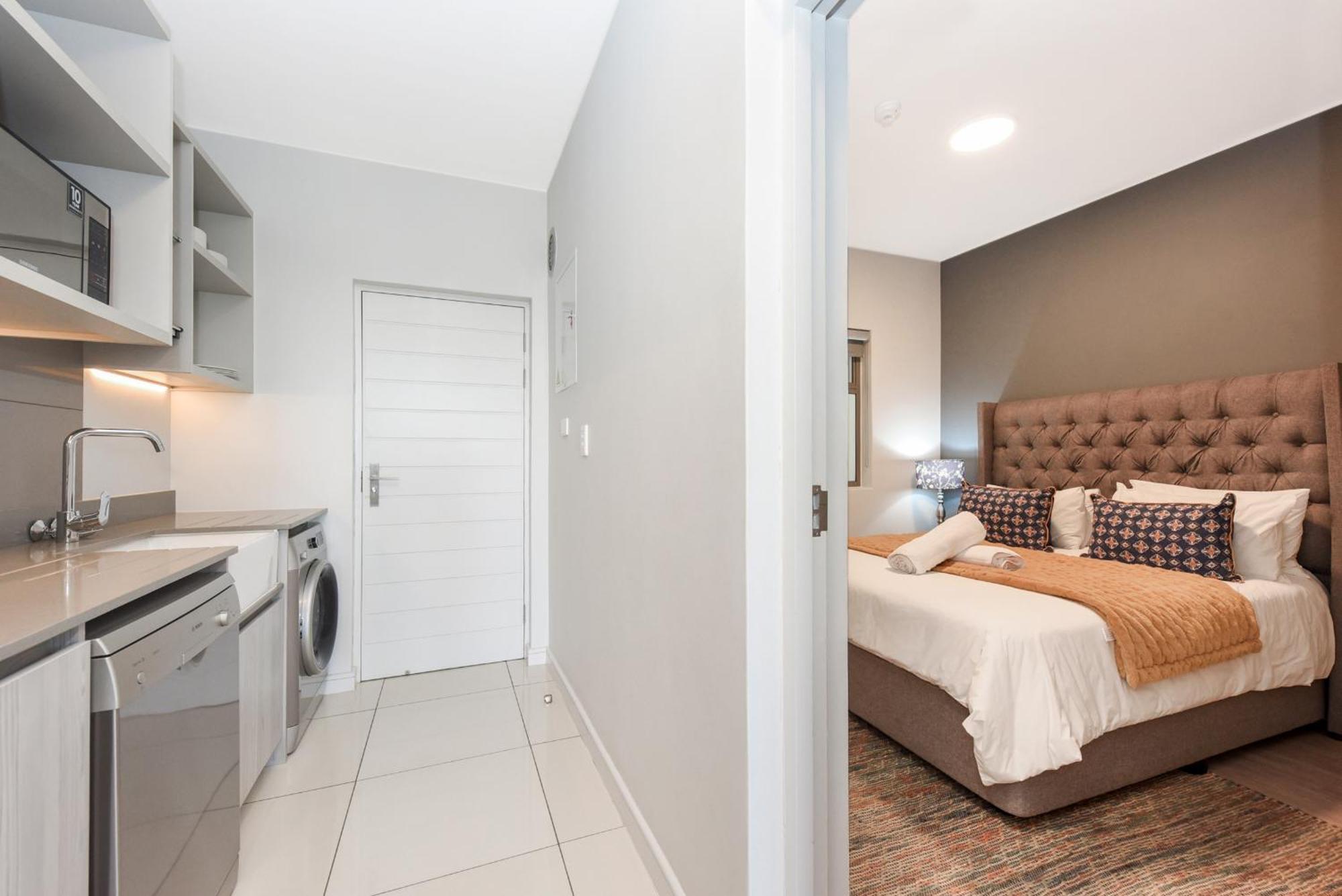 The Median Rosebank Luxury Apartment - Building With Generator Johannesburg Eksteriør billede