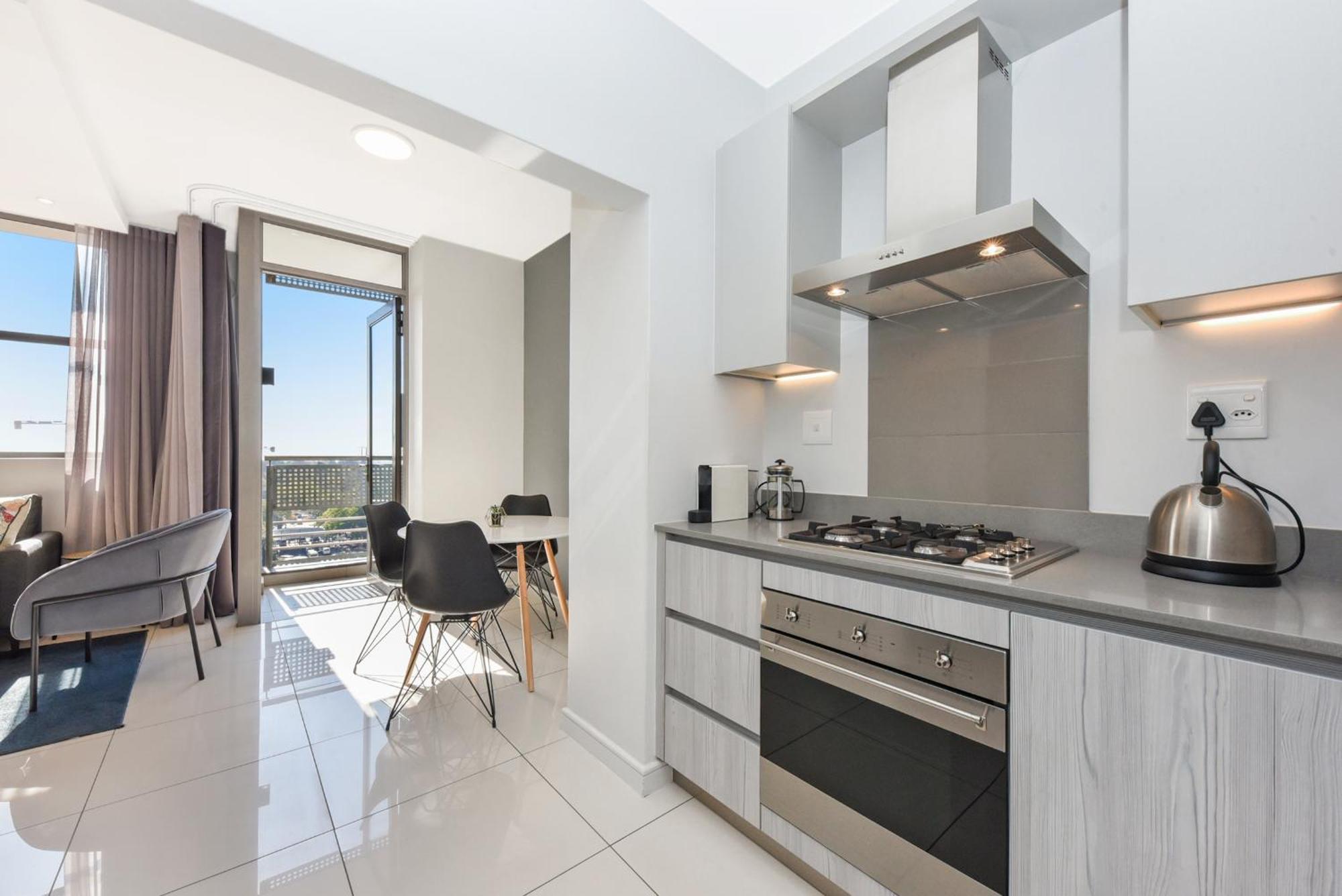 The Median Rosebank Luxury Apartment - Building With Generator Johannesburg Eksteriør billede