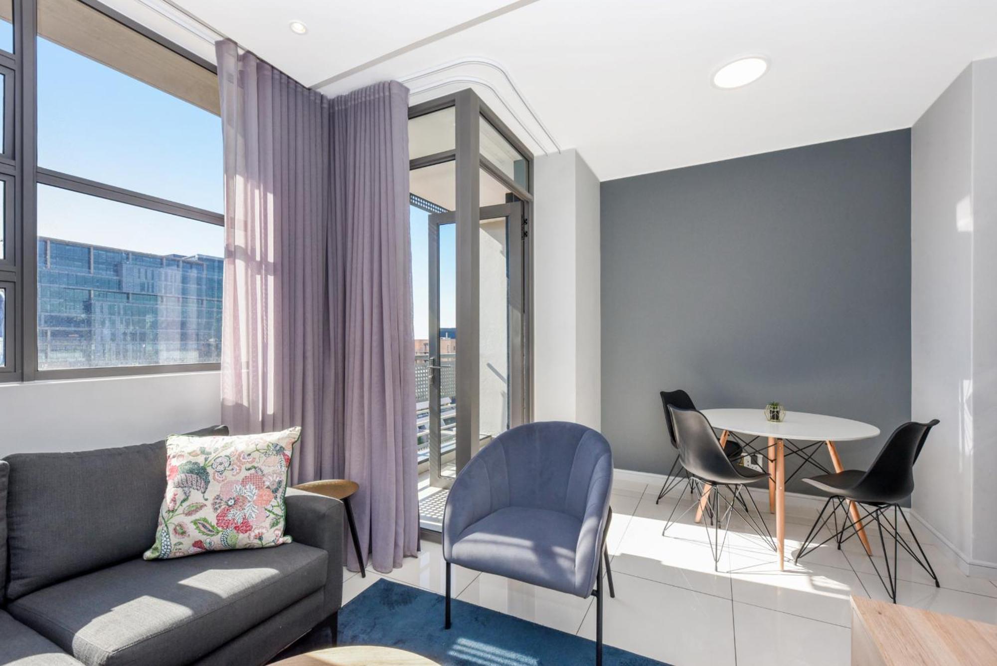 The Median Rosebank Luxury Apartment - Building With Generator Johannesburg Eksteriør billede