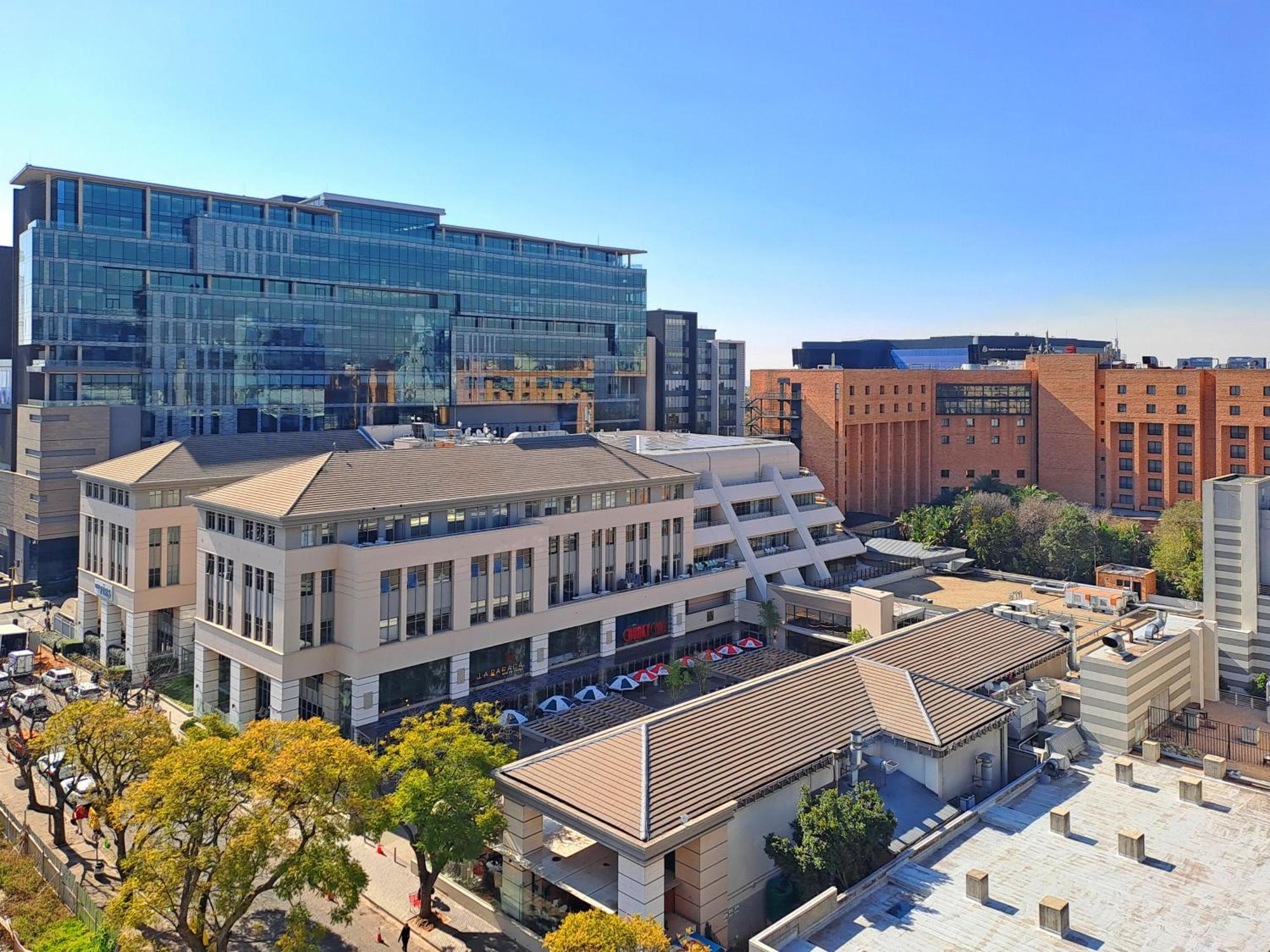 The Median Rosebank Luxury Apartment - Building With Generator Johannesburg Eksteriør billede